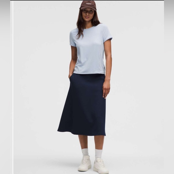 LULULEMON Lululemon Twist-Back Soft Ribbed Short-Sleeve Top in BLUE LINEN - Picture 3 of 14